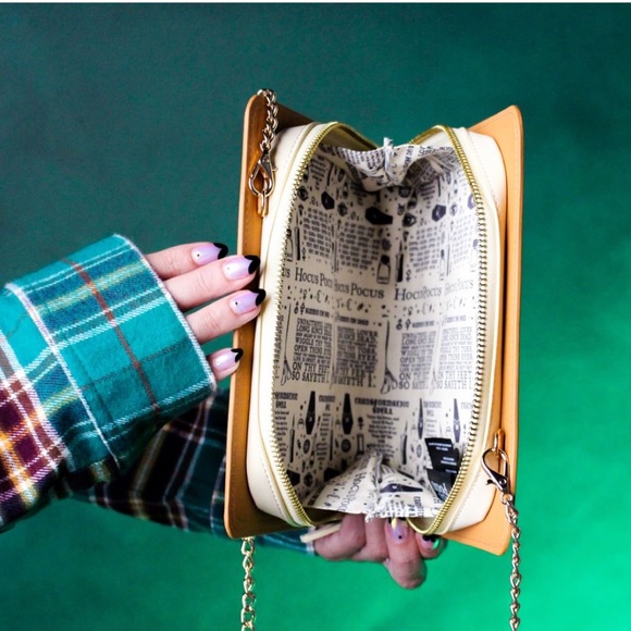 Cakeworthy X Disney Hocus Pocus Book Purse 📖 - Picture 2 of 2